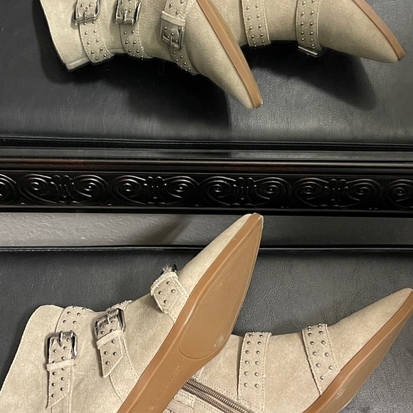 Seraphim Pointy Toe Booties - Picture 3 of 8